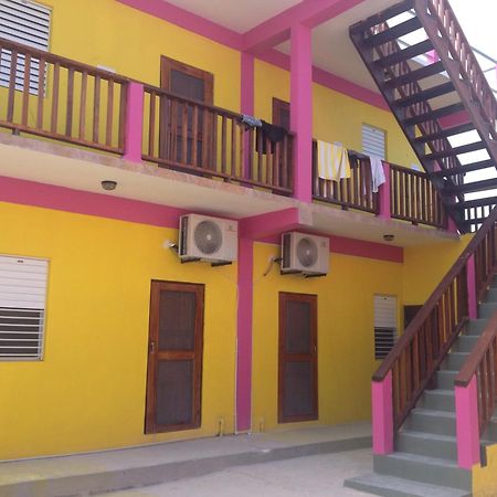 Hostel Travellers Palm Backpackers Caye Caulker Exteriér fotografie