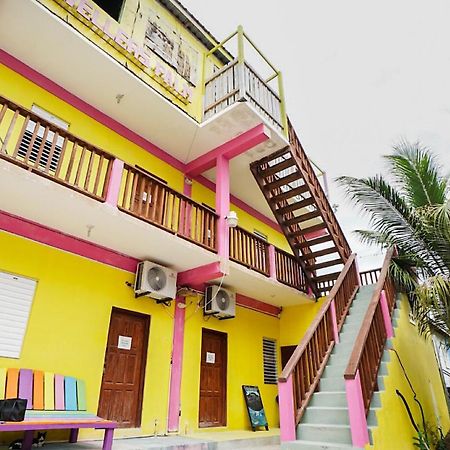 Hostel Travellers Palm Backpackers Caye Caulker Exteriér fotografie