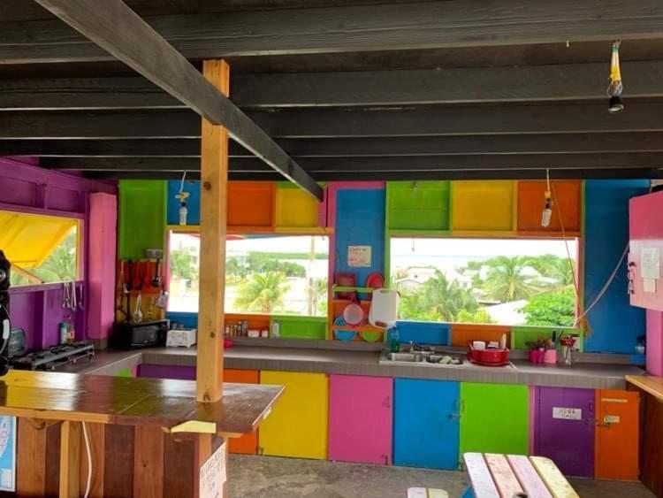Hostel Travellers Palm Backpackers Caye Caulker Exteriér fotografie