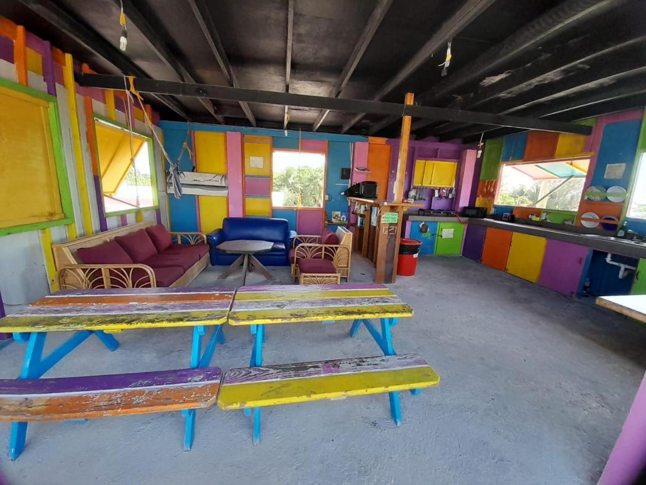 Hostel Travellers Palm Backpackers Caye Caulker Exteriér fotografie